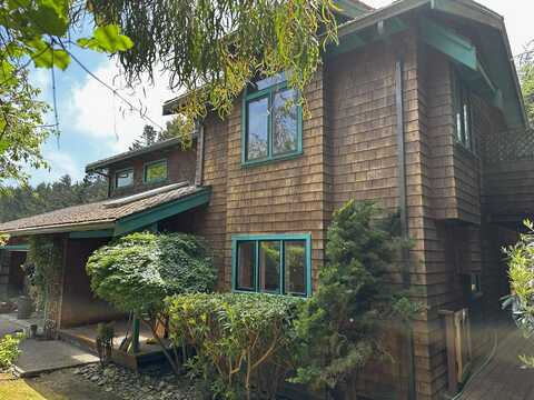 2008 Burns Drive, Humboldt Hill, CA 95503