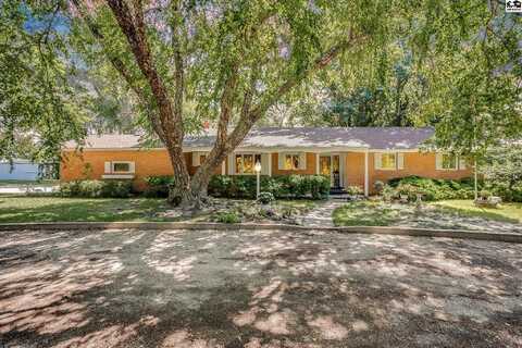 5602 Highland Dr, Hutchinson, KS 67502