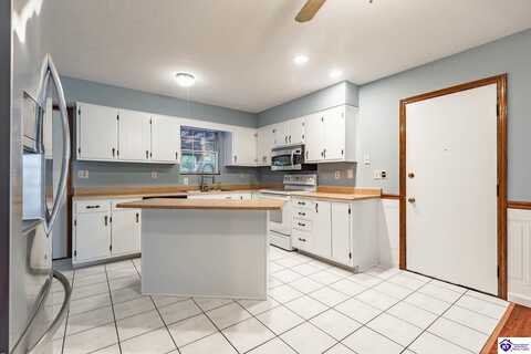 102 Larkspur Drive, Radcliff, KY 40160