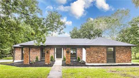 126 E Bridlespur Drive, Kansas City, MO 64114