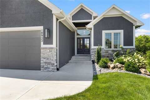 18922 Weaver Street, Spring Hill, KS 66083