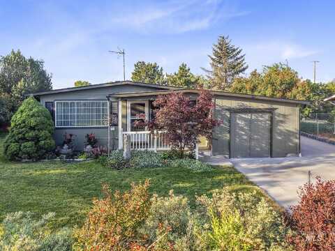 143 E Morris Ct, Kuna, ID 83634