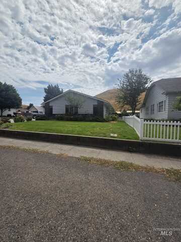 1340 Pataha, Pomeroy, WA 99347