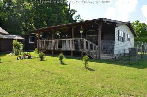 699 Weekly Run Road, Ravenswood, WV 26164