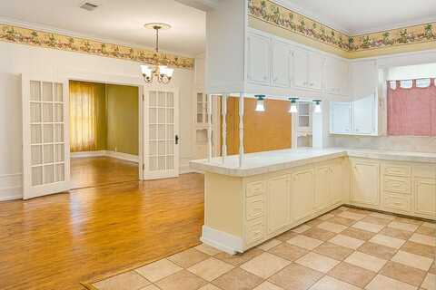 160 E Crockett St., Jasper, TX 75951