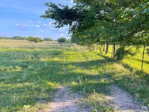 1379 Pawnee Road, Pomona, KS 66076