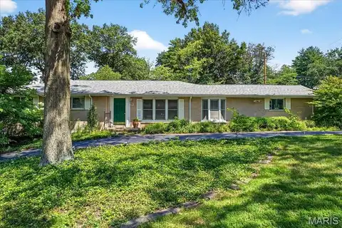 9801 Warington Square, Creve Coeur, MO 63141
