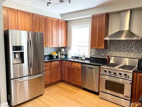 404 S Hanley Road, Clayton, MO 63105