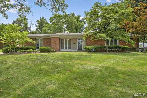 1236 Warson Pines Drive, Saint Louis, MO 63132