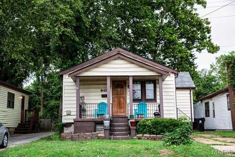 8451 Kempland Place, University City, MO 63132