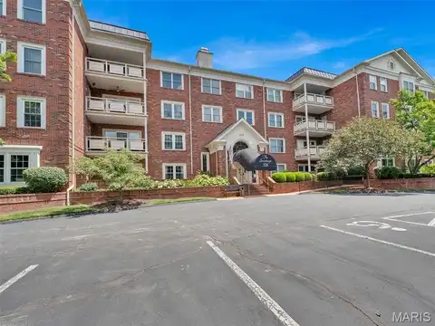 526 Sarah Lane, Creve Coeur, MO 63141