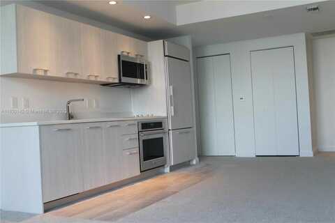 45 SW 9th St, Miami, FL 33130