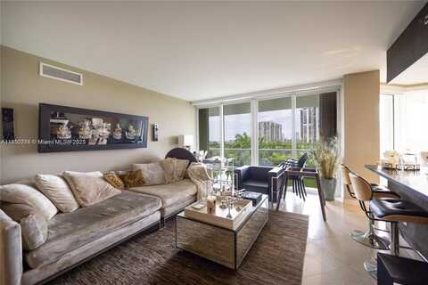 7000 Island Blvd, Aventura, FL 33160