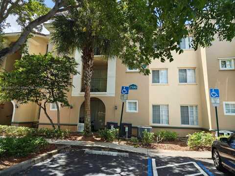 2586 Centergate Dr, Miramar, FL 33025