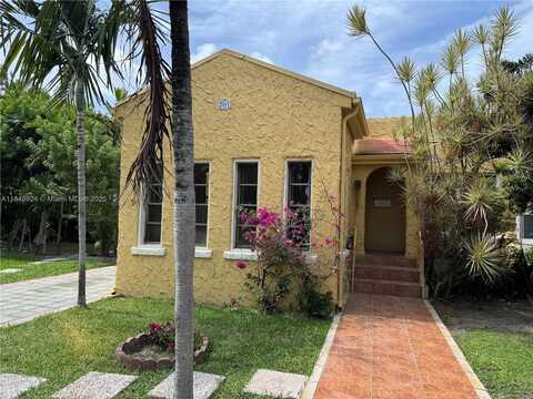 701 NE 4th Ct, Hallandale Beach, FL 33009