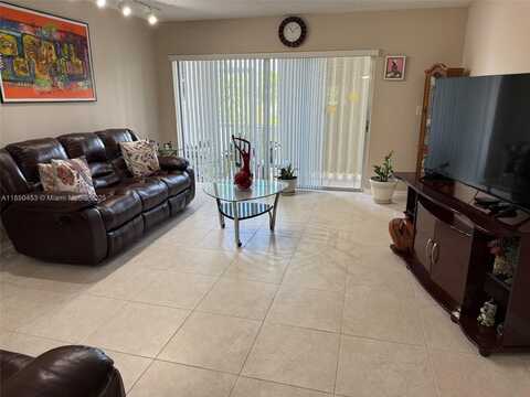 3581 Inverrary Dr, Lauderhill, FL 33319