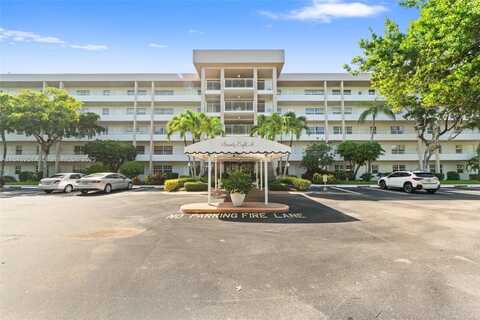 3970 Oaks Clubhouse Dr, Pompano Beach, FL 33069