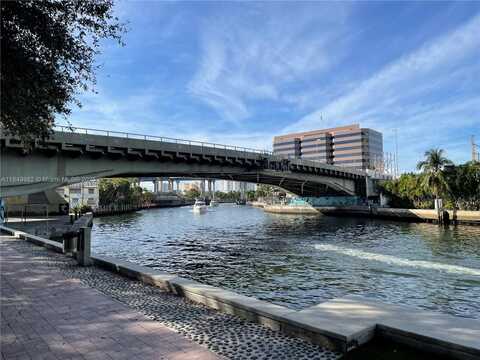 185 SW 7th St, Miami, FL 33130
