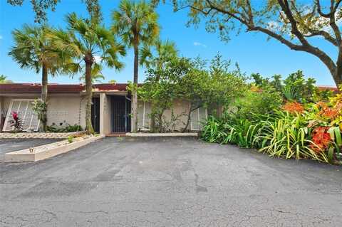 8292 Dundee Ter, Miami Lakes, FL 33016