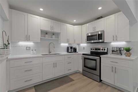 1417 Plunkett St, Hollywood, FL 33020