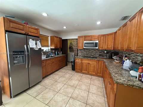6570 Hayes St, Hollywood, FL 33024