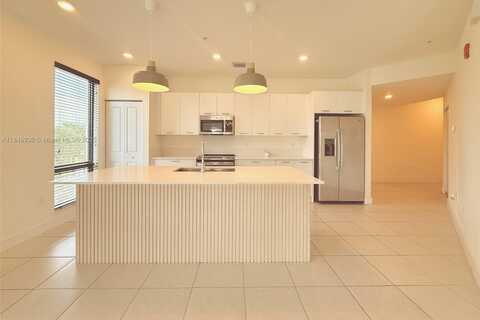 8001 NW 41st St, Doral, FL 33166