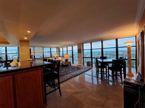 1000 Parkview Dr, Hallandale Beach, FL 33009