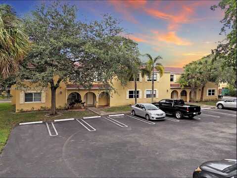 10710 La Placida Dr, Coral Springs, FL 33065