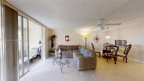 2800 W Sunrise Lakes Dr, Sunrise, FL 33322