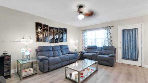551 SW 135th Ave, Pembroke Pines, FL 33027