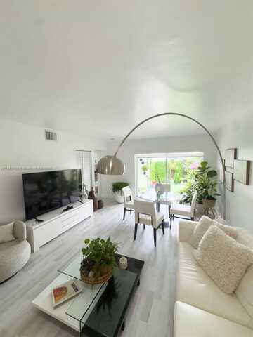 1112 NW 125th Pl, Miami, FL 33182