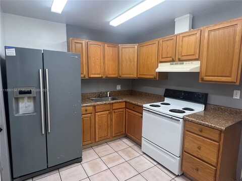 9203 NW 38th Dr, Coral Springs, FL 33065