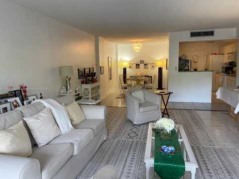 800 NE 195th St, Miami, FL 33179