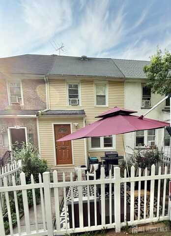 25 Langley Place, New Brunswick, NJ 08901