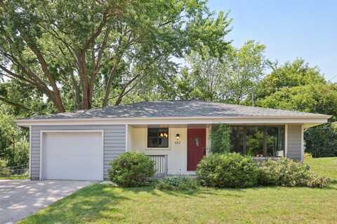 622 Greenmeadow Dr, Waukesha, WI 53188