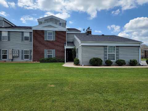 N16w26571 Tall Reeds Ln, Pewaukee, WI 53072