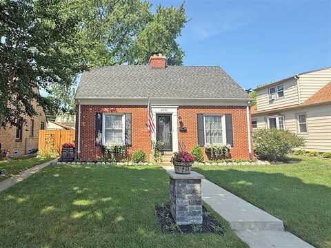 2451 S 59th St, West Allis, WI 53219