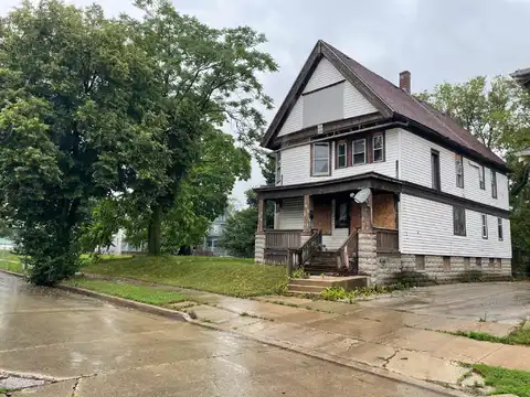 3718 W Garfield Ave, Milwaukee, WI 53208