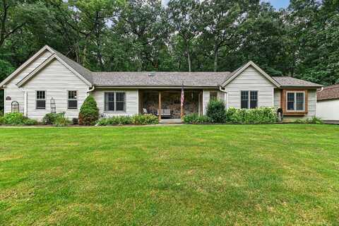 W294n3107 Bittersweet Ln, Pewaukee, WI 53072