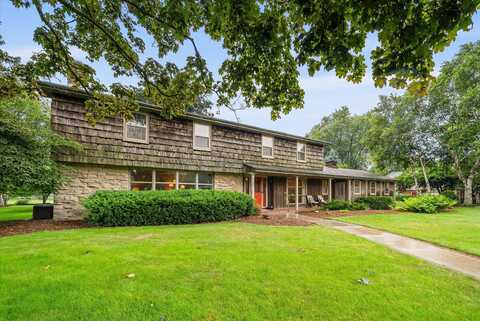 705 Oak Tree Rd, Sheboygan, WI 53083