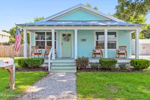321 Saint George Street, Bay Saint Louis, MS 39520