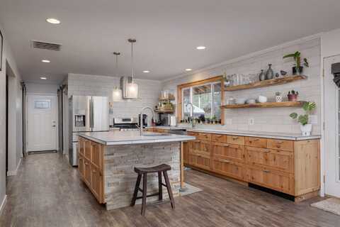 52575 Ammon Road, La Pine, OR 97739