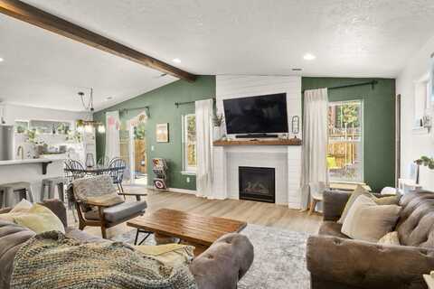 560 SE Gleneden Place, Bend, OR 97702