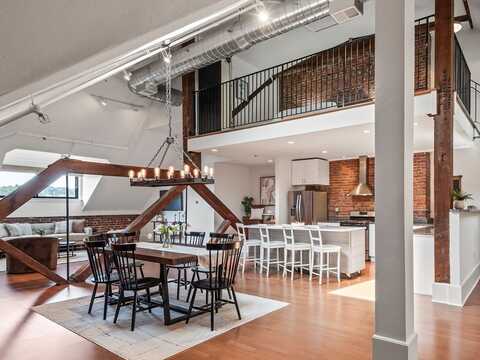 28 Adams St, Worcester, MA 01604