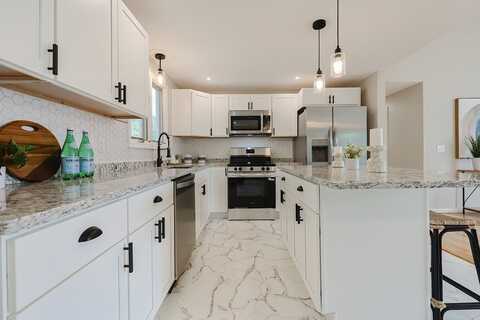 5 E Public St, Freetown, MA 02702