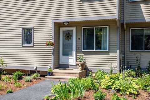 91 Cortland Cir, Leominster, MA 01453