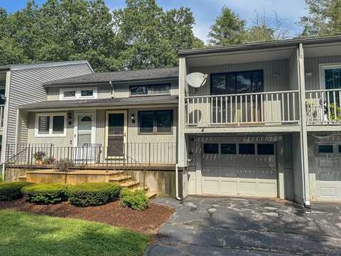 4 Toria Heights Rd, Oxford, MA 01540