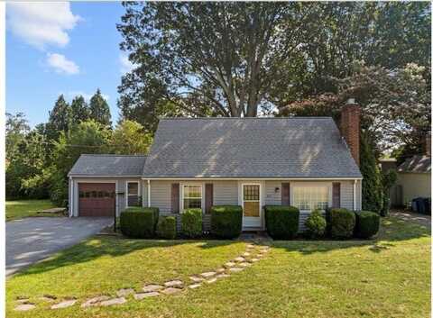 86 Bretton Woods Dr, Cranston, RI 02920