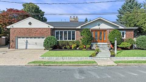 8 Trager Rd, Marblehead, MA 01945
