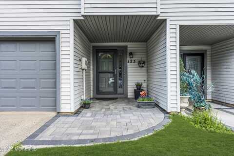 123 Lexington Circle, Matawan, NJ 07747